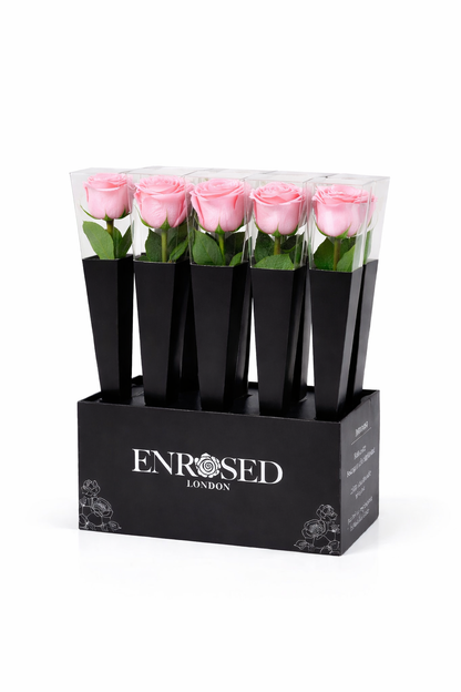 12 roses en acier avec présentoir